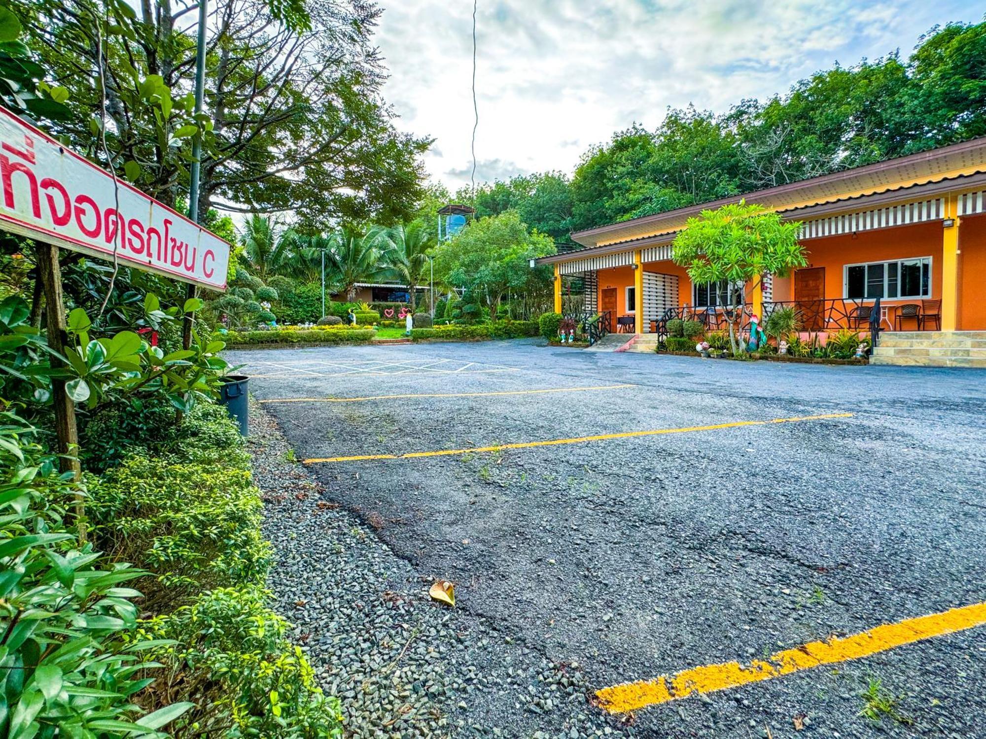 Hotel Baan Suan Mee Tang à Chanthaburi Extérieur photo