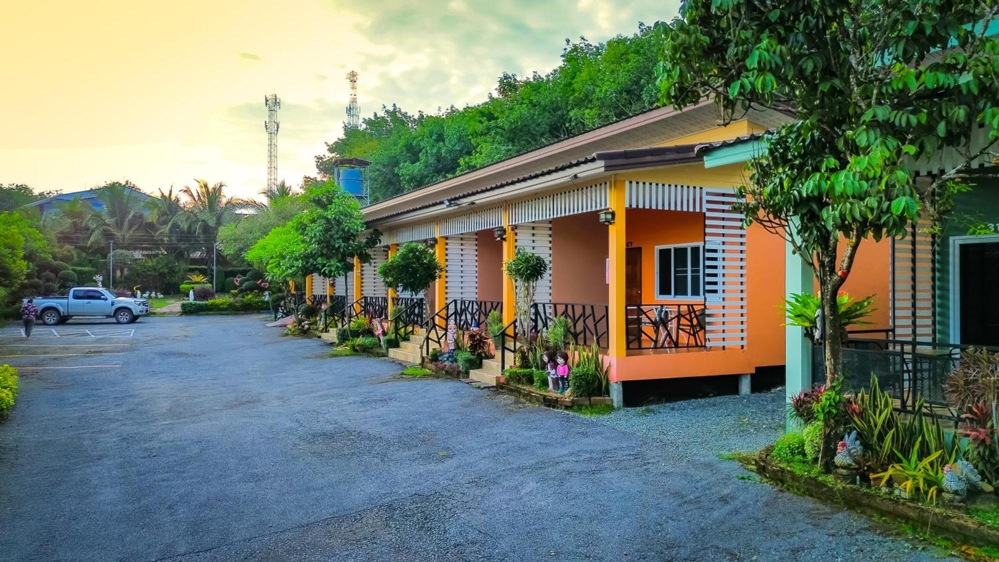 Hotel Baan Suan Mee Tang à Chanthaburi Extérieur photo
