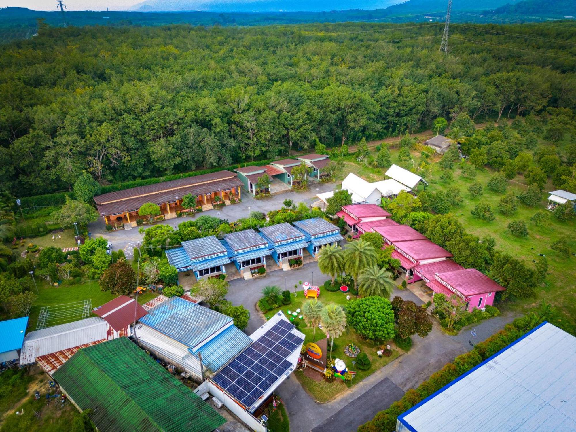 Hotel Baan Suan Mee Tang à Chanthaburi Extérieur photo