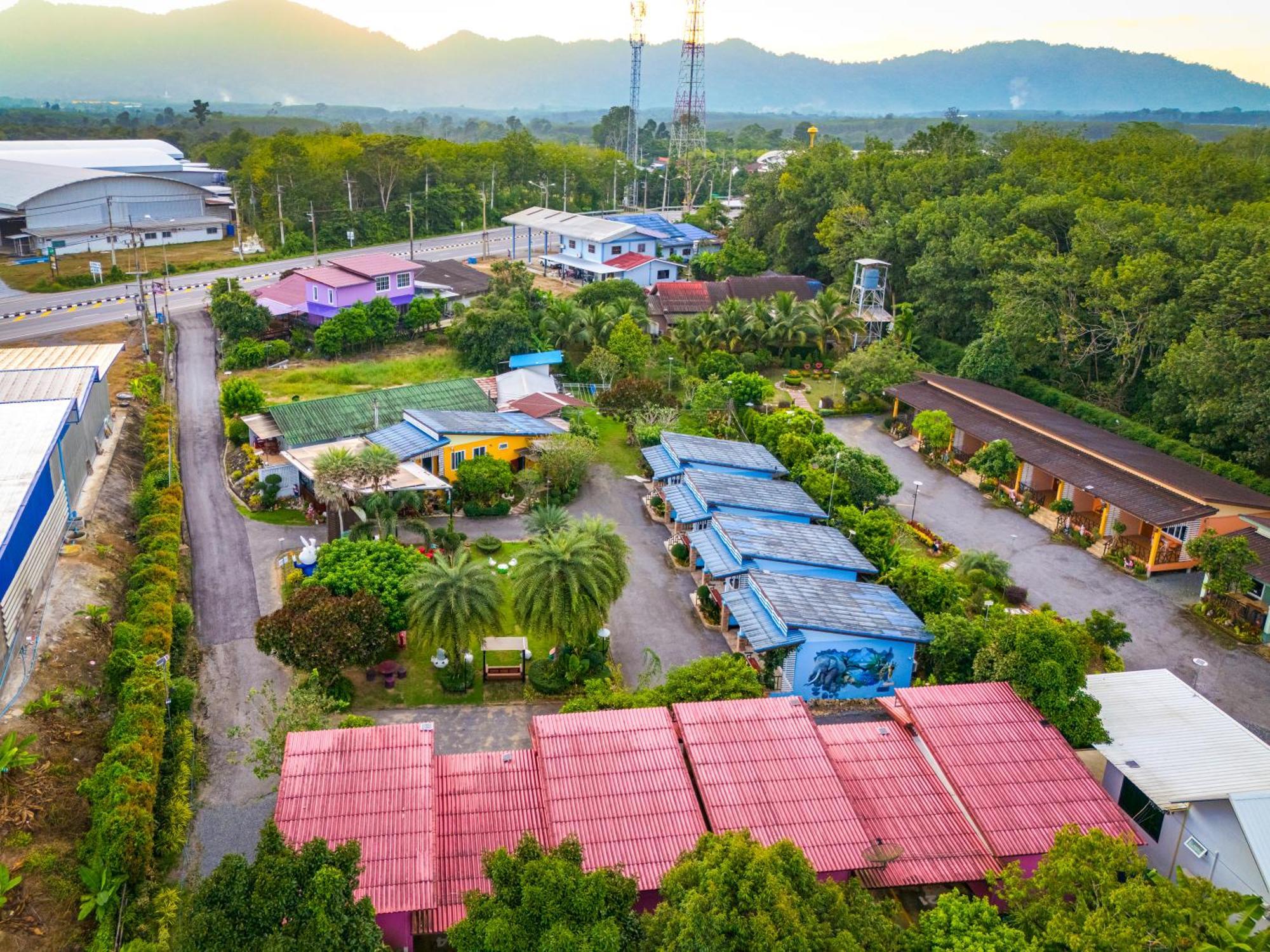 Hotel Baan Suan Mee Tang à Chanthaburi Extérieur photo