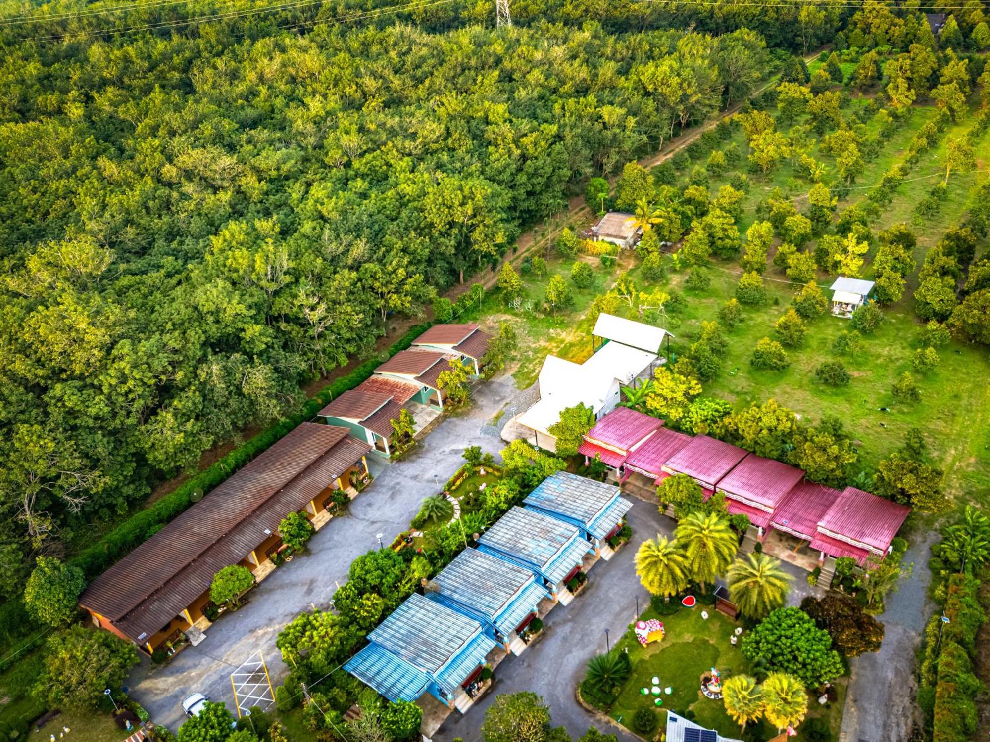 Hotel Baan Suan Mee Tang à Chanthaburi Extérieur photo